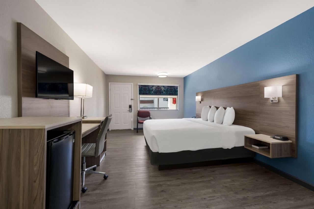 King Room - Non-Smoking at SureStay Hotel by Best Western Spring North Houston