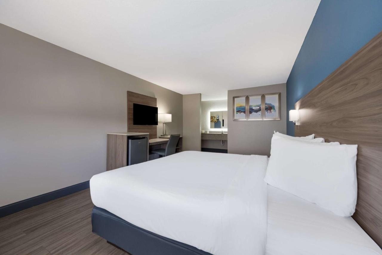 King Room - Non-Smoking at SureStay Hotel by Best Western Spring North Houston
