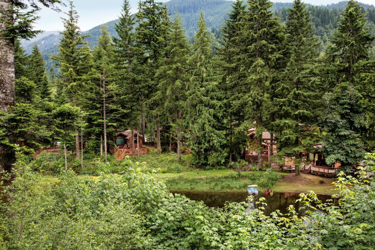 | Mount Hood Village Premium Yurt 4