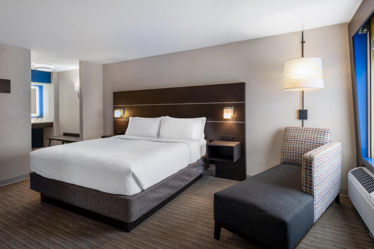 King Room - Non-Smoking at Holiday Inn Express Corydon by IHG