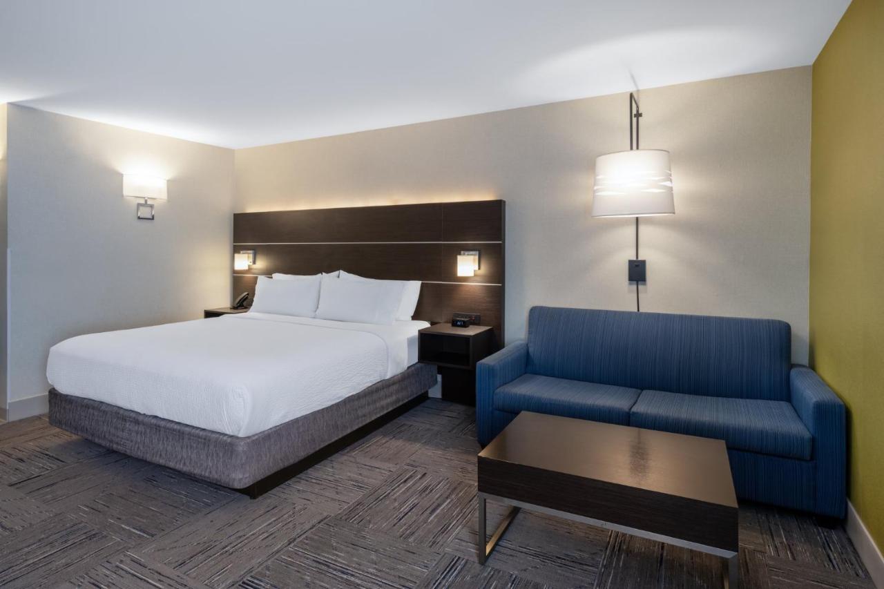 King Room with Sofa Bed - Non-Smoking at Holiday Inn Express Corydon by IHG