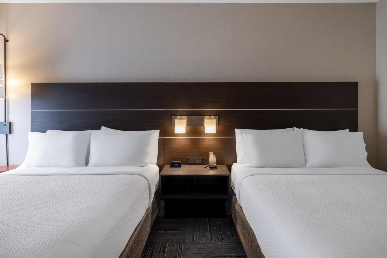 Queen Room with Two Queen Beds - Non-Smoking at Holiday Inn Express Corydon by IHG
