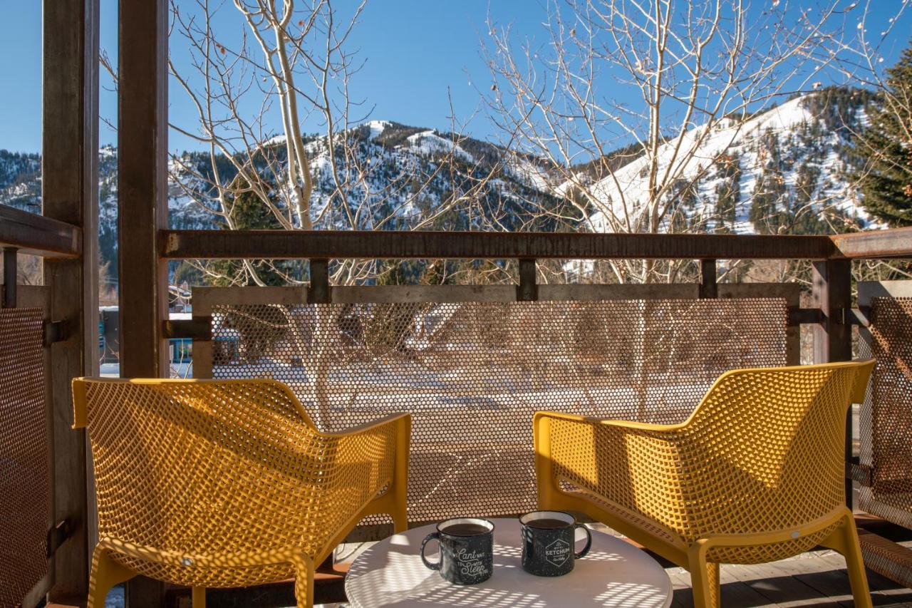 Deluxe Double Room with Balcony at Hotel Ketchum