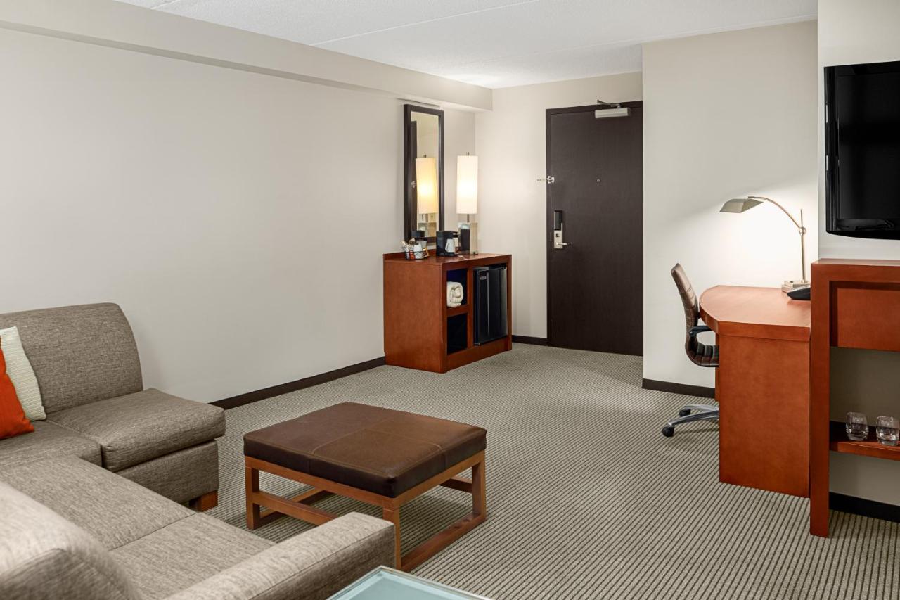 Specialty King Corner Room with Sofa Bed at Hyatt Place Pittsburgh-North Shore