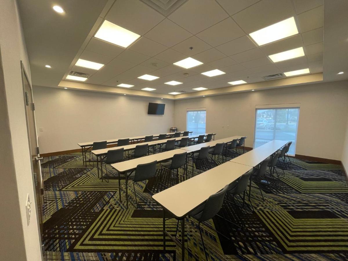  | Holiday Inn Express & Suites - Dayton East - Beavercreek