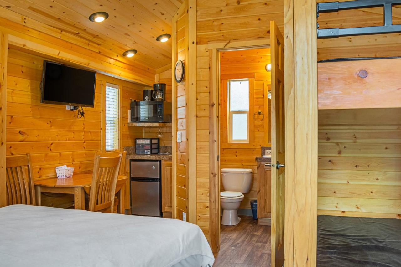 | Long Beach Camping Resort Studio Cabin 3