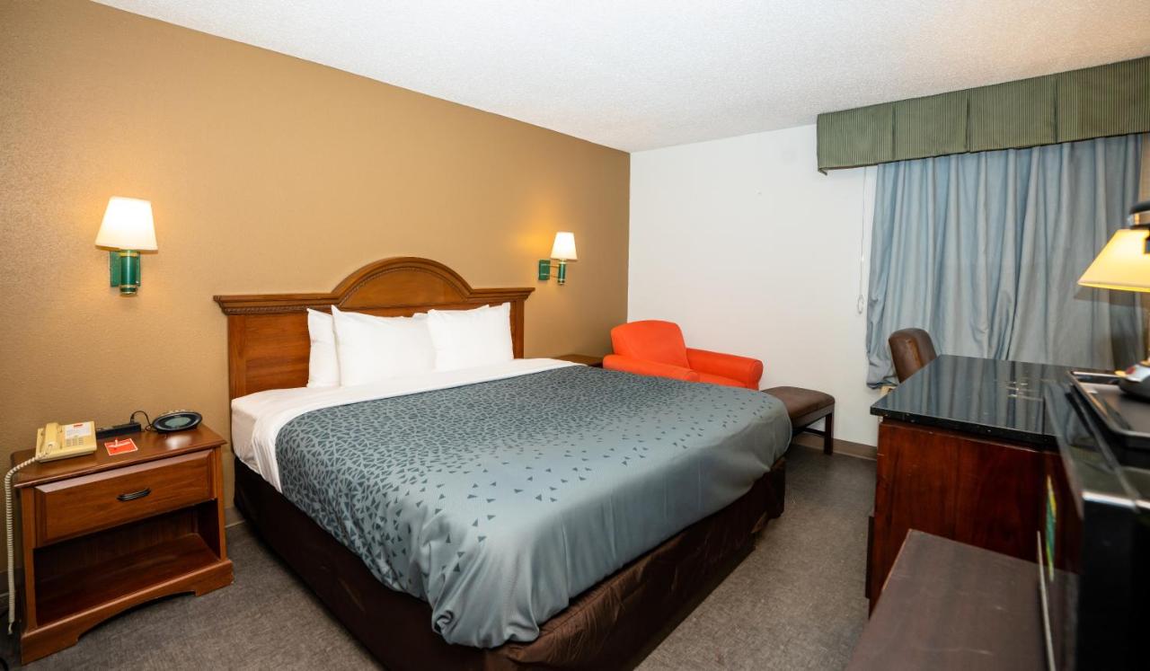 | Econo Lodge