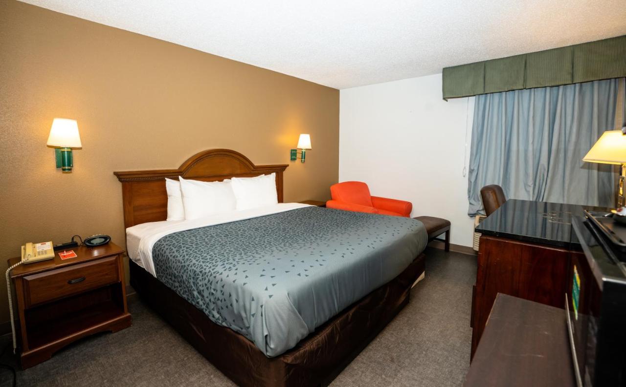| Econo Lodge