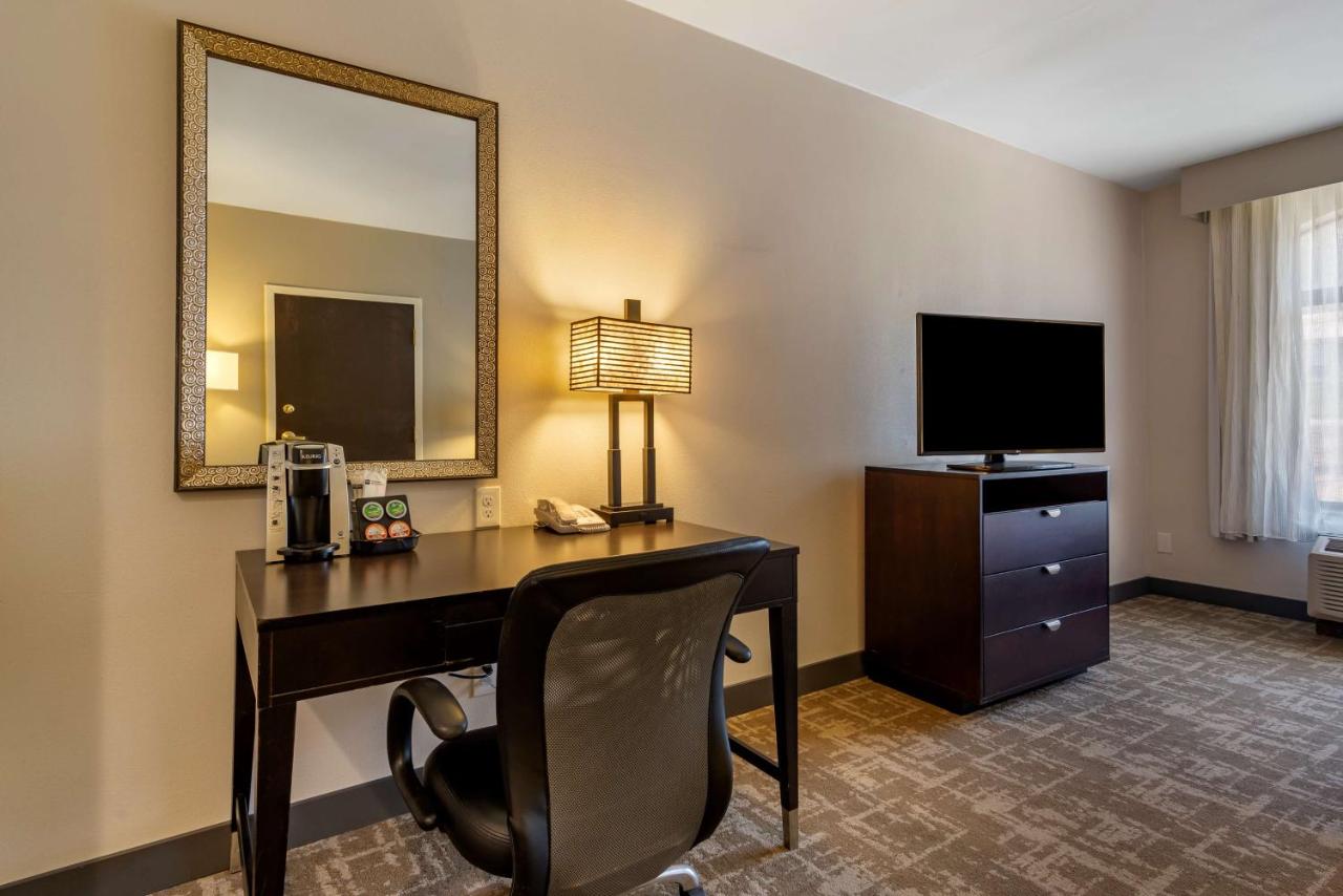 King Room at Best Western Plus Dalton Inn