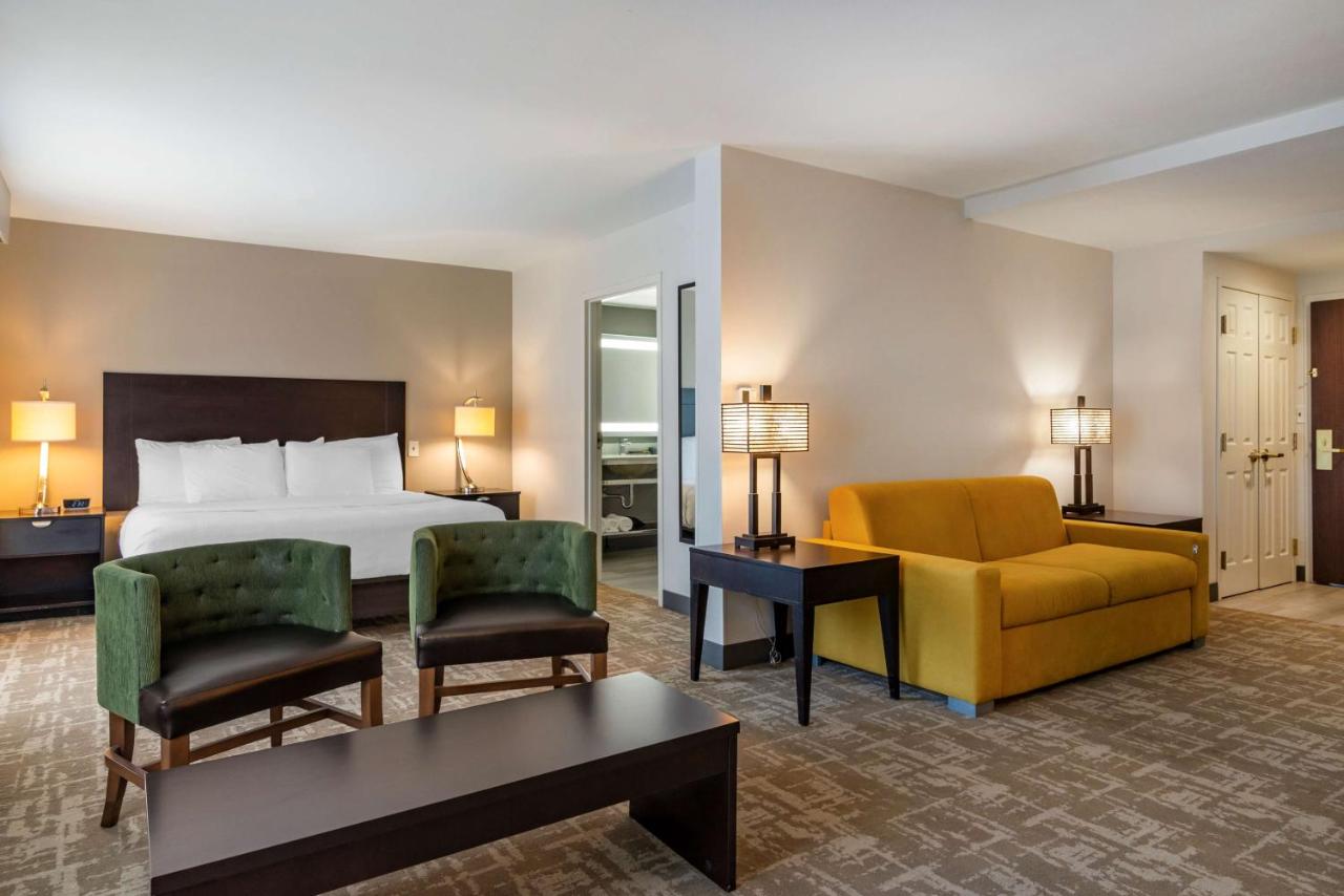 King Suite with Sofa Bed at Best Western Plus Dalton Inn