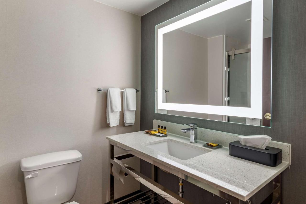 King Room at Best Western Plus Dalton Inn