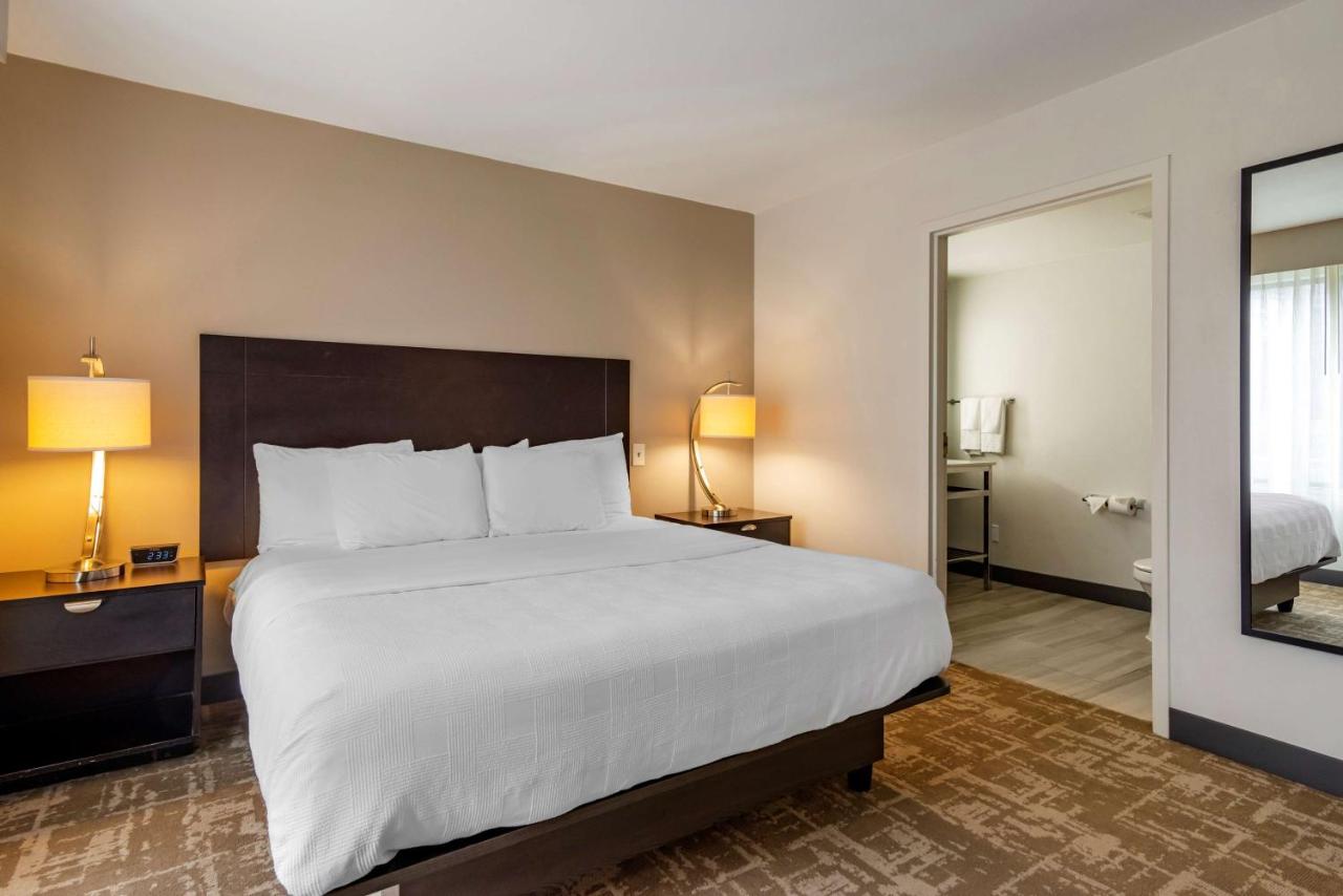 King Suite with Sofa Bed at Best Western Plus Dalton Inn