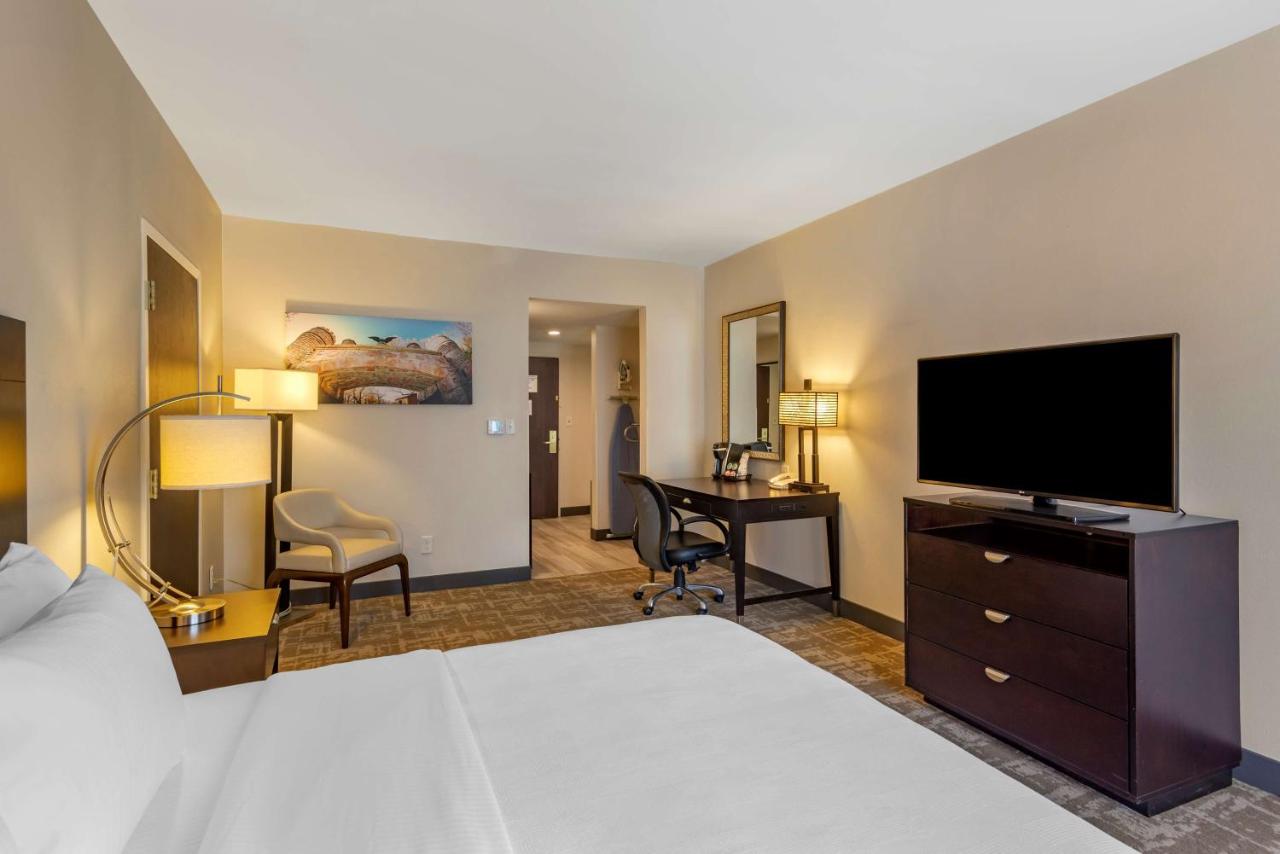 King Room at Best Western Plus Dalton Inn