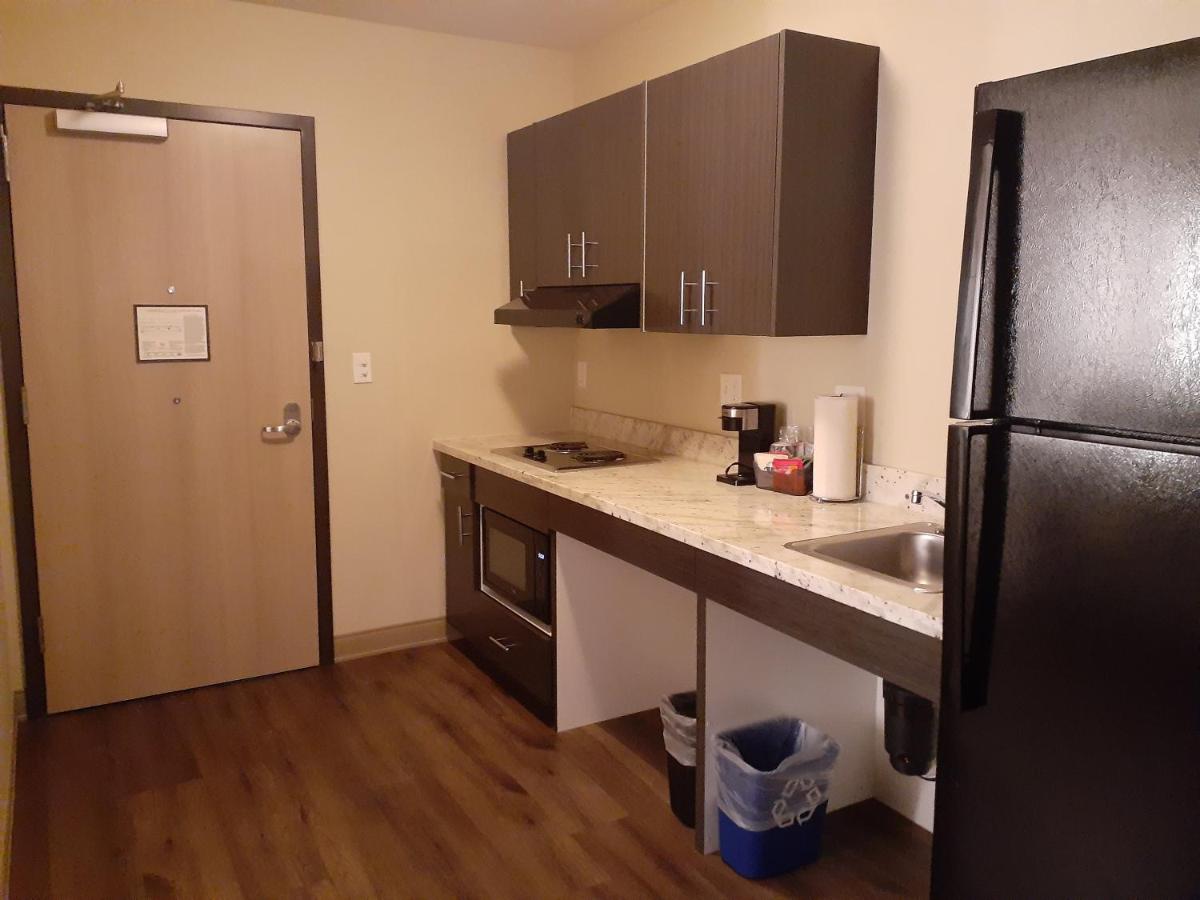 Single Room at Simple Suites Boise Airport