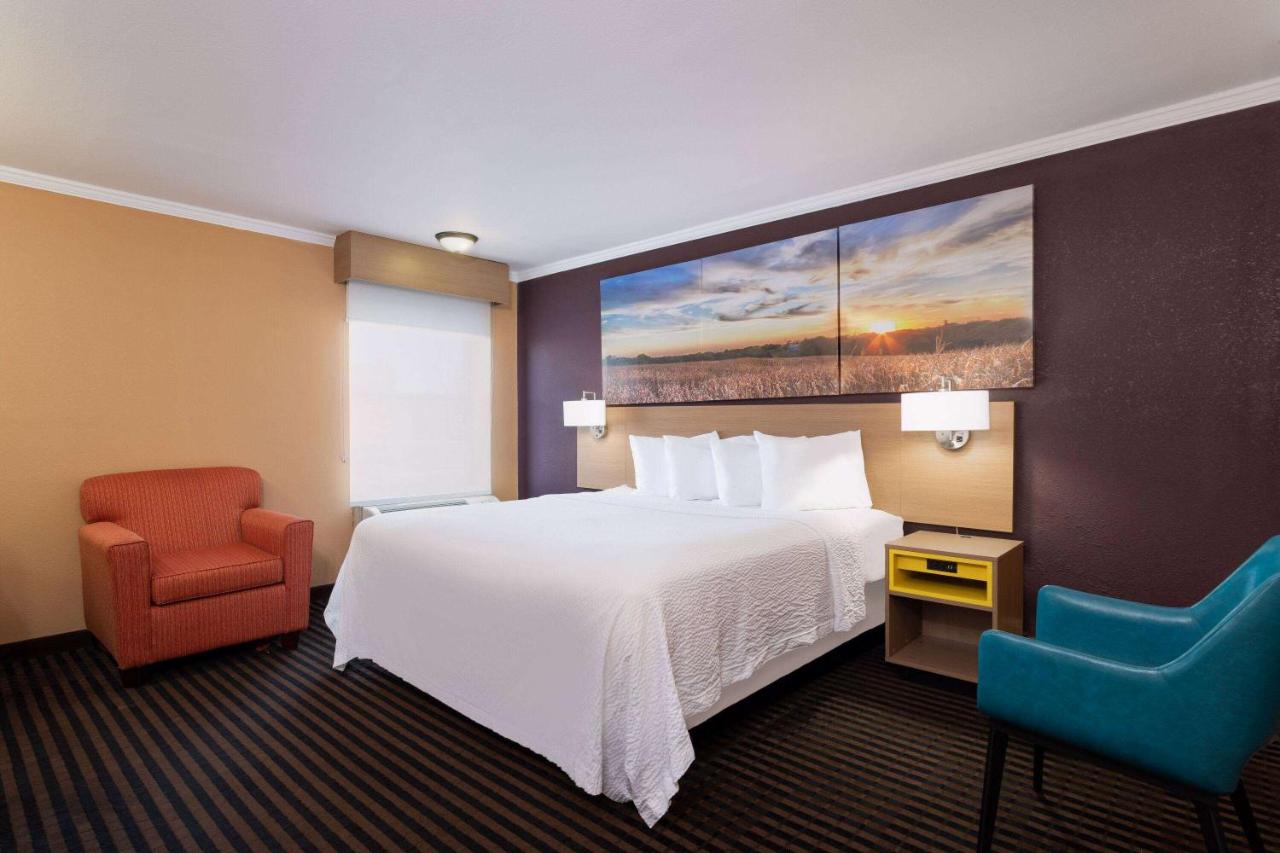 King Room - Non-Smoking at Days Inn by Wyndham Anderson IN