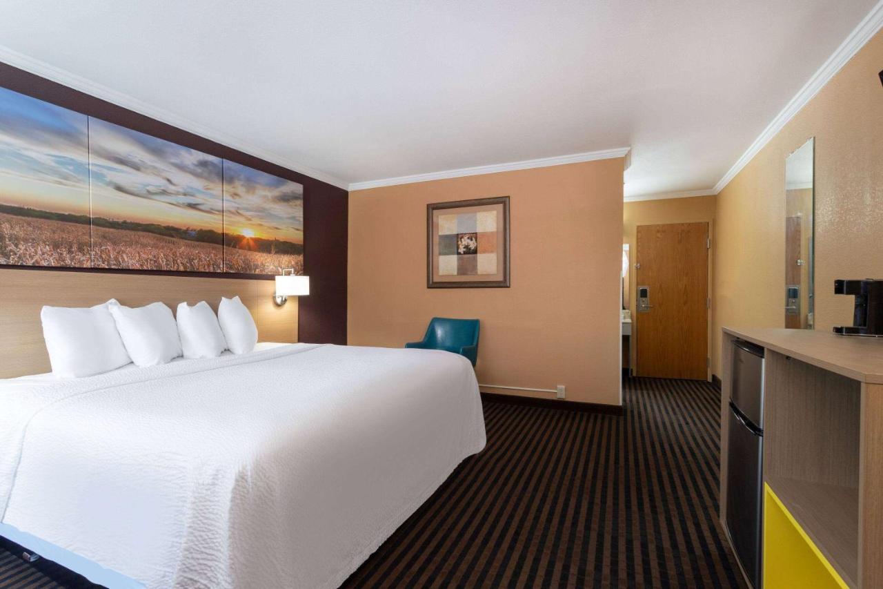 King Room - Non-Smoking at Days Inn by Wyndham Anderson IN