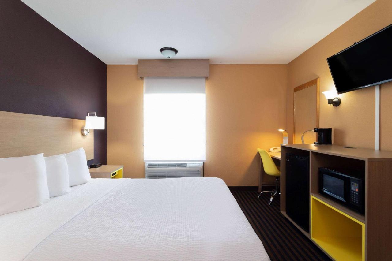 King Room - Non-Smoking at Days Inn by Wyndham Anderson IN