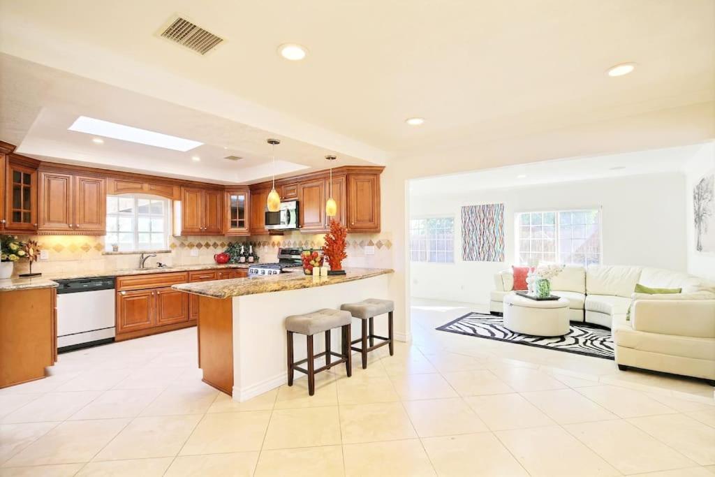 | 5 rooms Villa Near Disneyland, Golf course and Trial to Beach