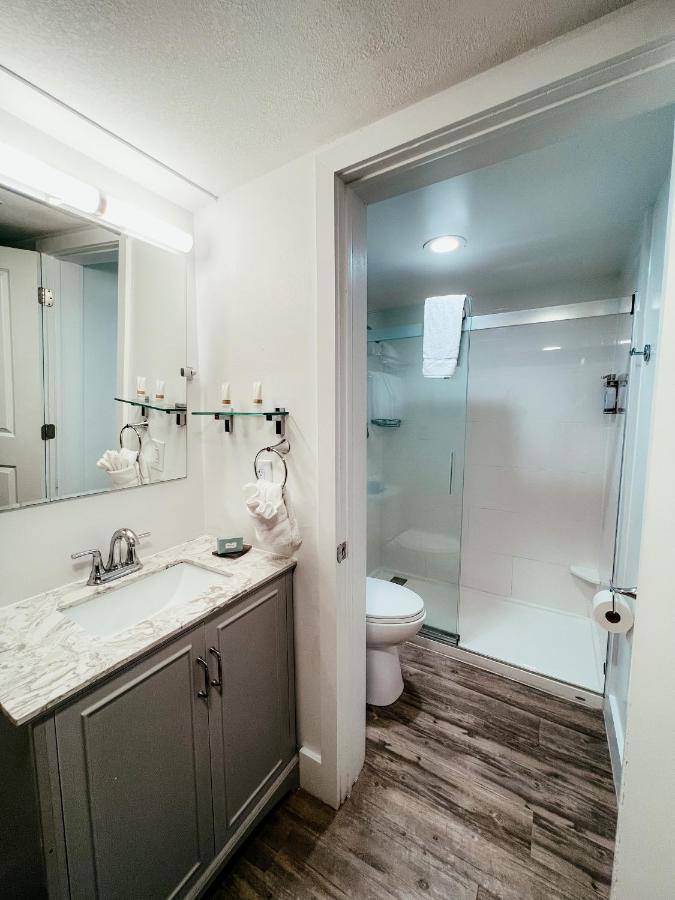 Premier Bayfront King Suite at Bayside Inn Key Largo