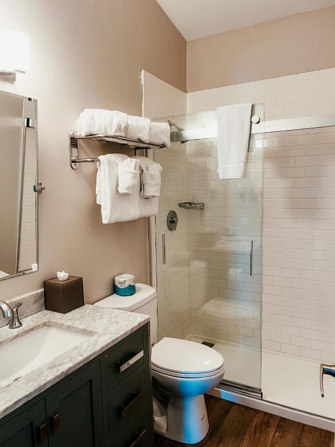 Premier Bayfront King Suite at Bayside Inn Key Largo