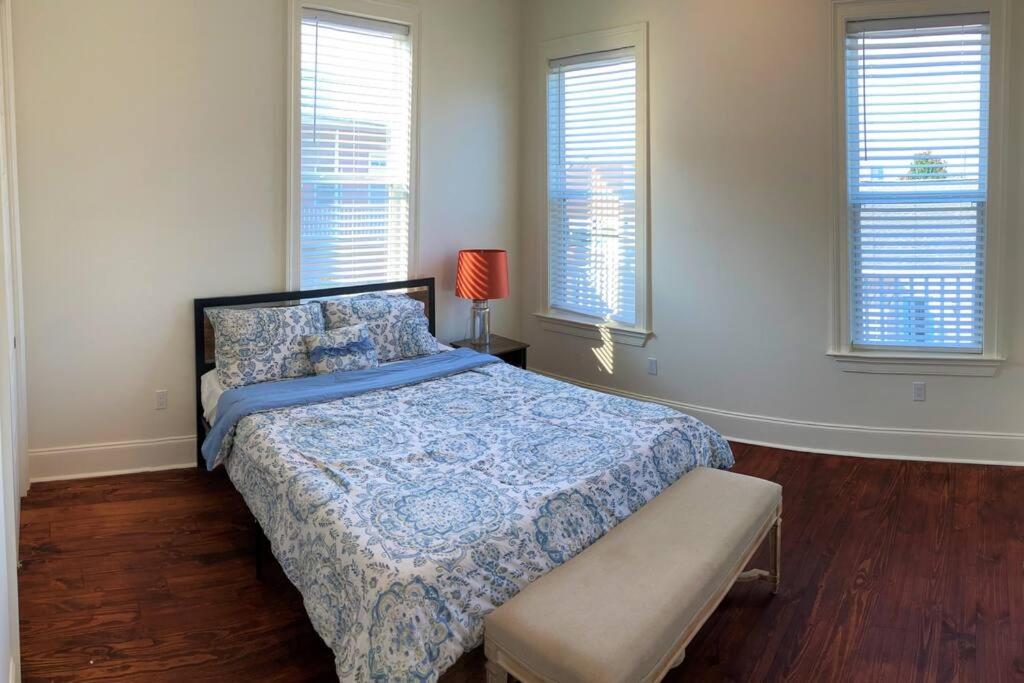  | Large Orleans Villa