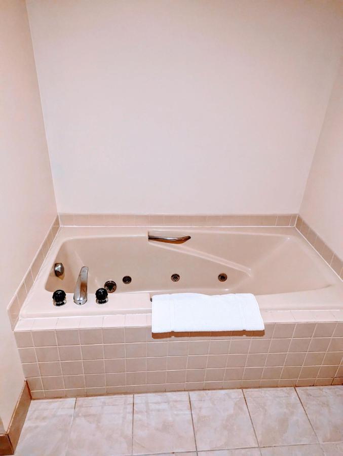 King Suite at Woodfield Inn and Suites