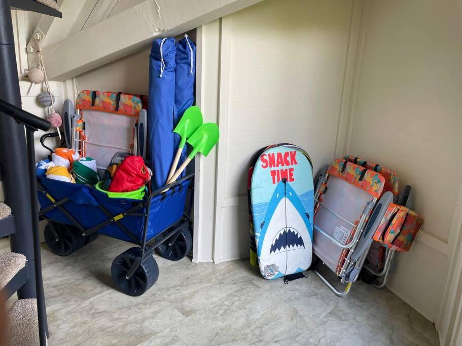  | Seabrook Treehouse w/ beach bikes included less than 0.4 miles from beach.