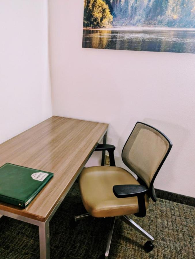 King Room at Woodfield Inn and Suites