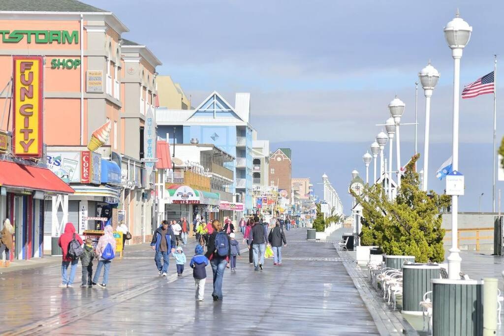  | COV II BAYSIDE/POOLS