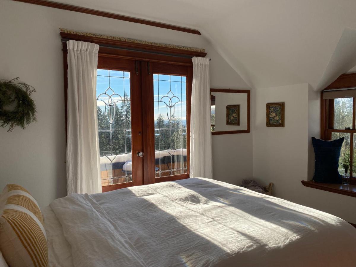 | Mount Tom House