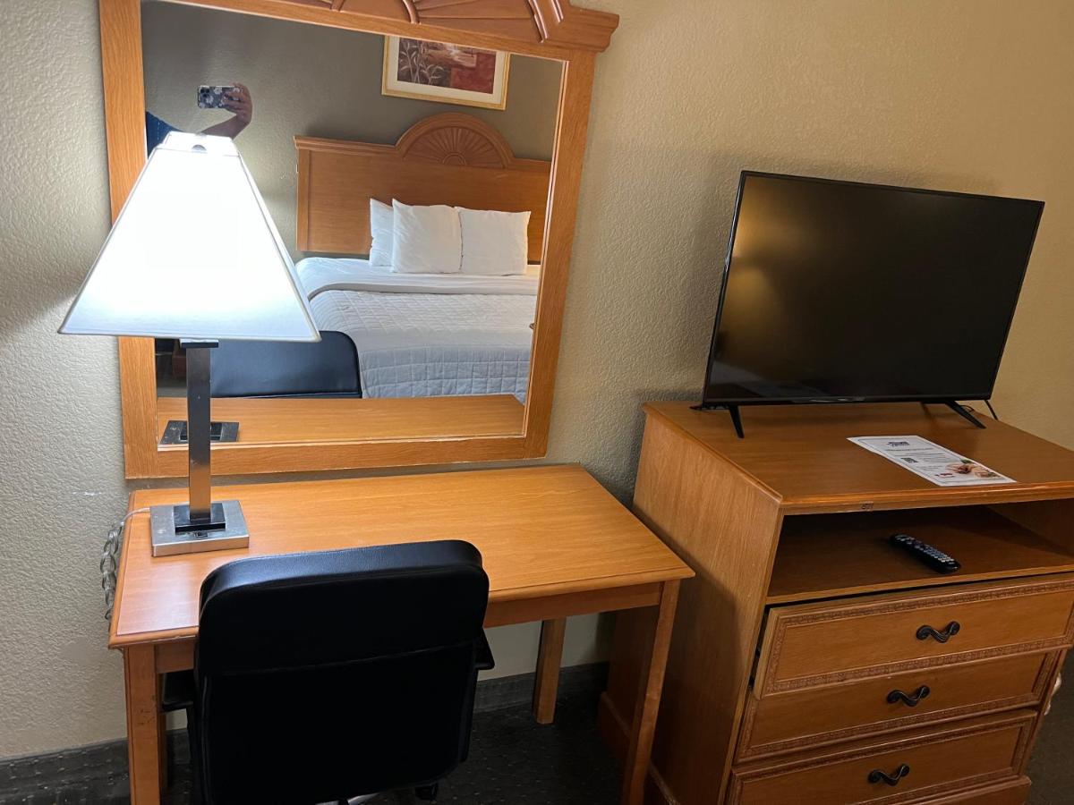 King Room - Smoking at Americas Best Value Inn Pharr
