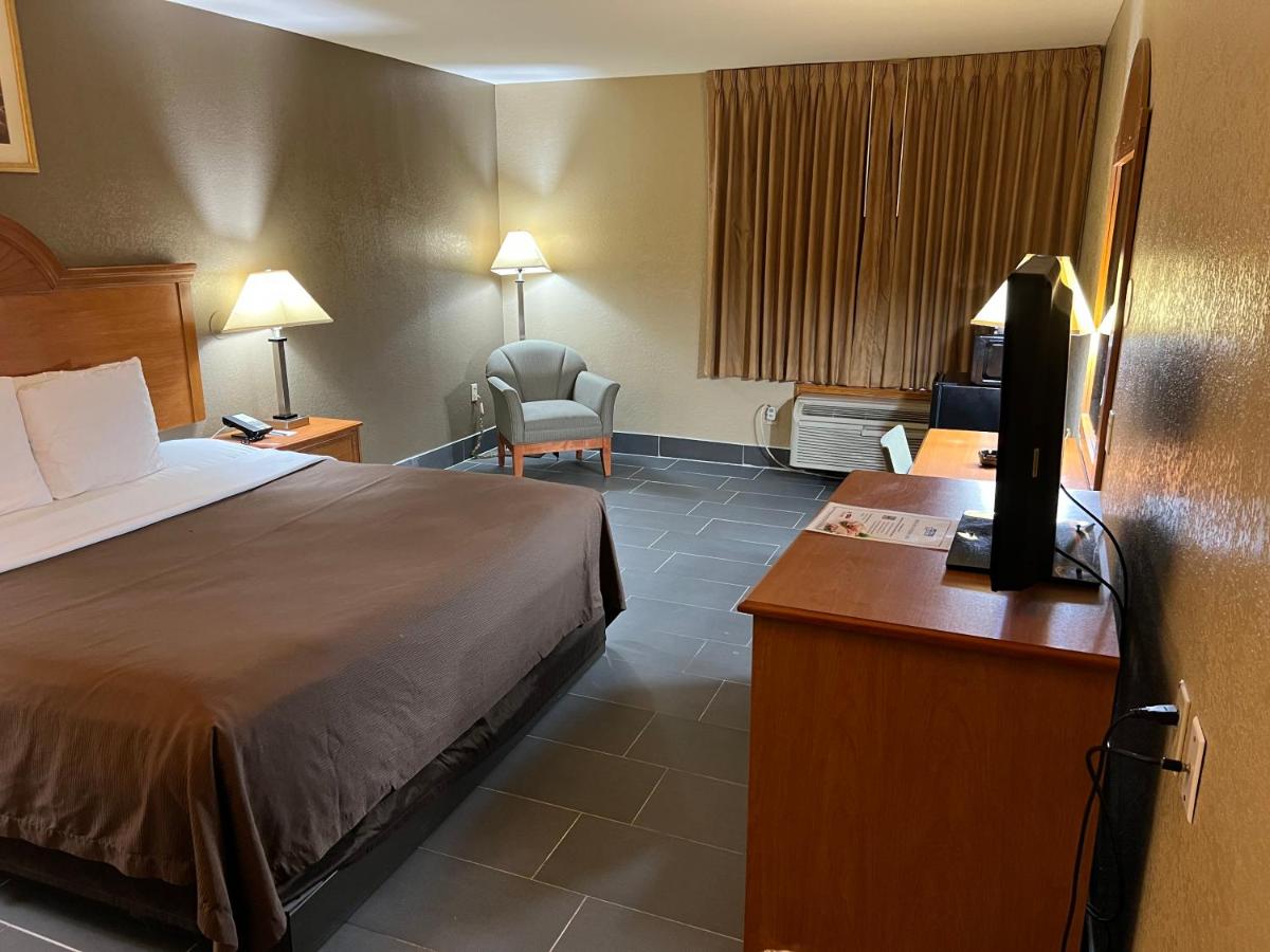 King Room - Smoking at Americas Best Value Inn Pharr