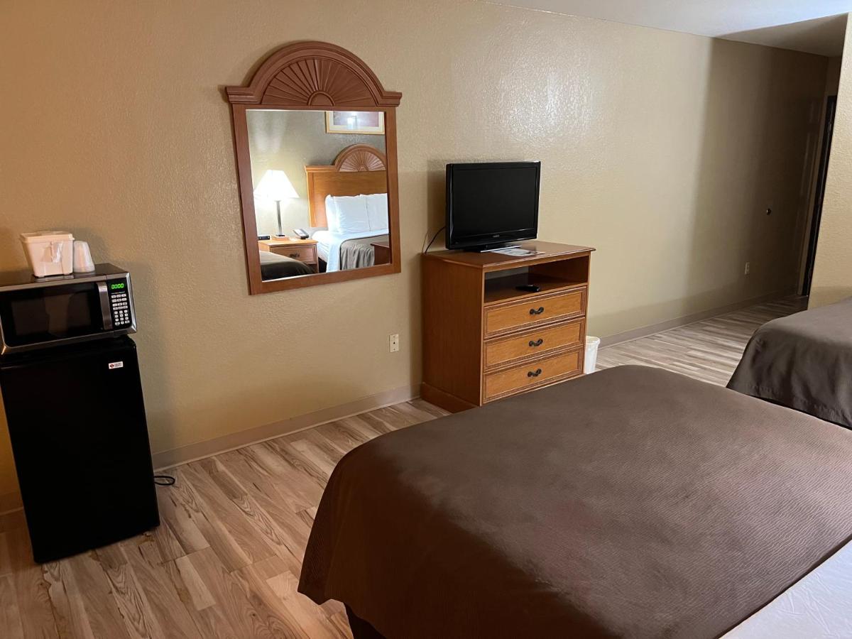 Queen Room with Two Queen Beds - Smoking at Americas Best Value Inn Pharr