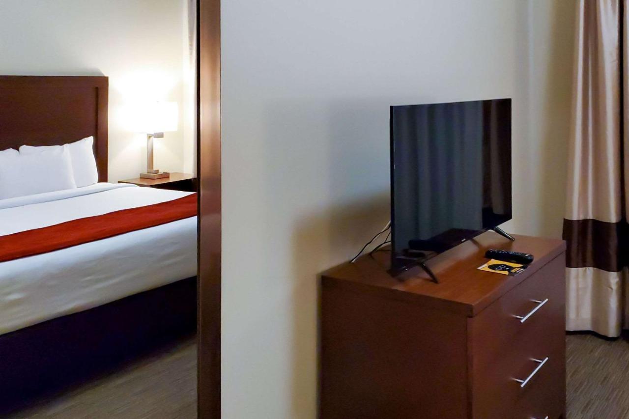 One-Bedroom King Suite with Sofa Bed - Non-Smoking at City Express by Marriott Tempe