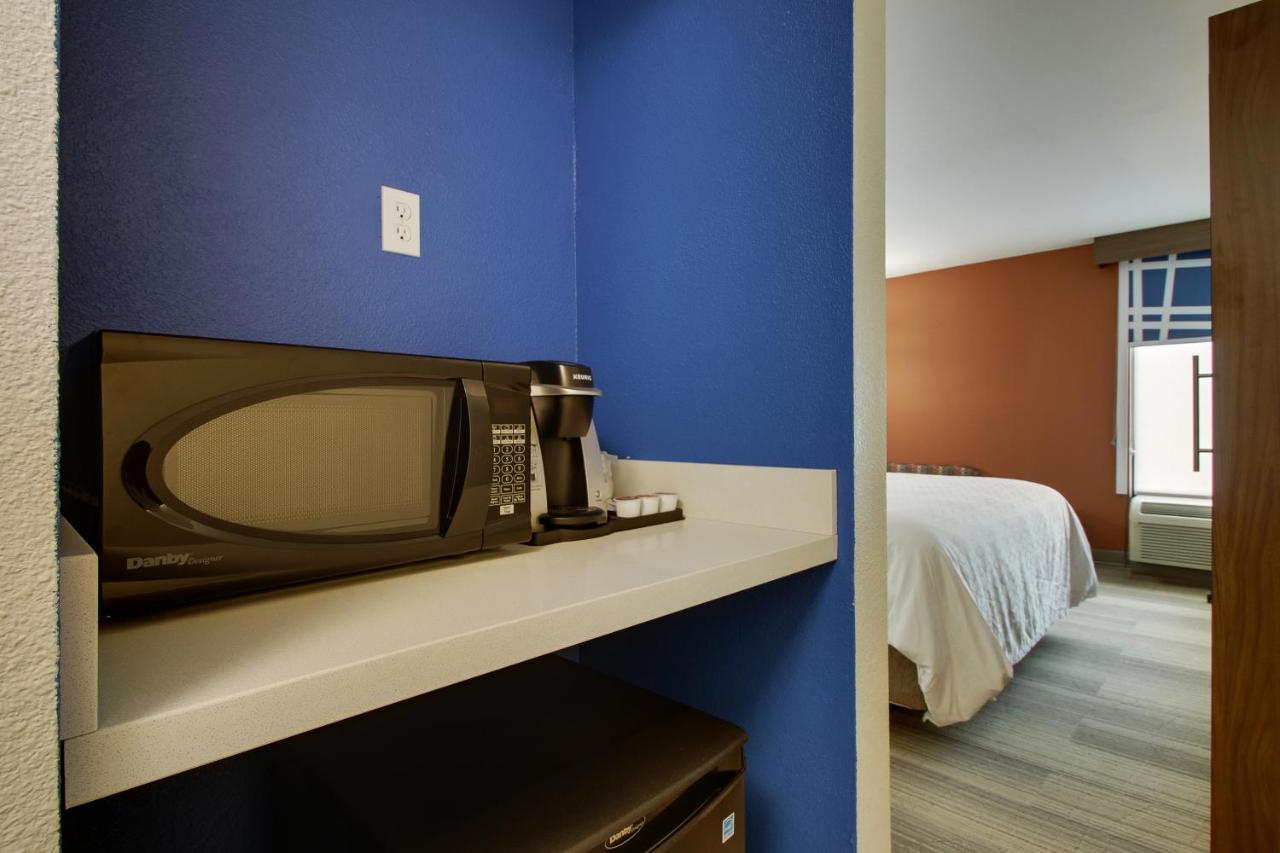 | Holiday Inn Express Voorhees/ Mt. Laurel, an IHG Hotel