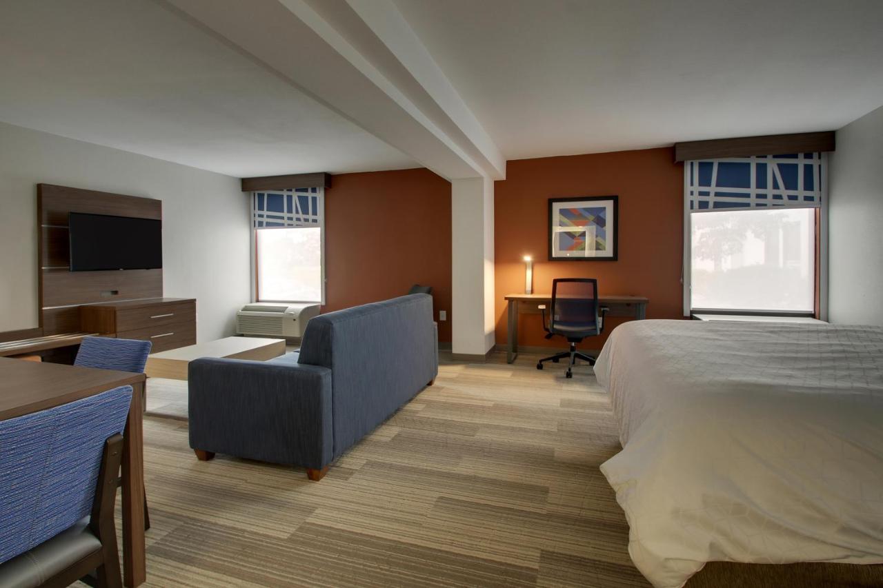 | Holiday Inn Express Voorhees/ Mt. Laurel, an IHG Hotel