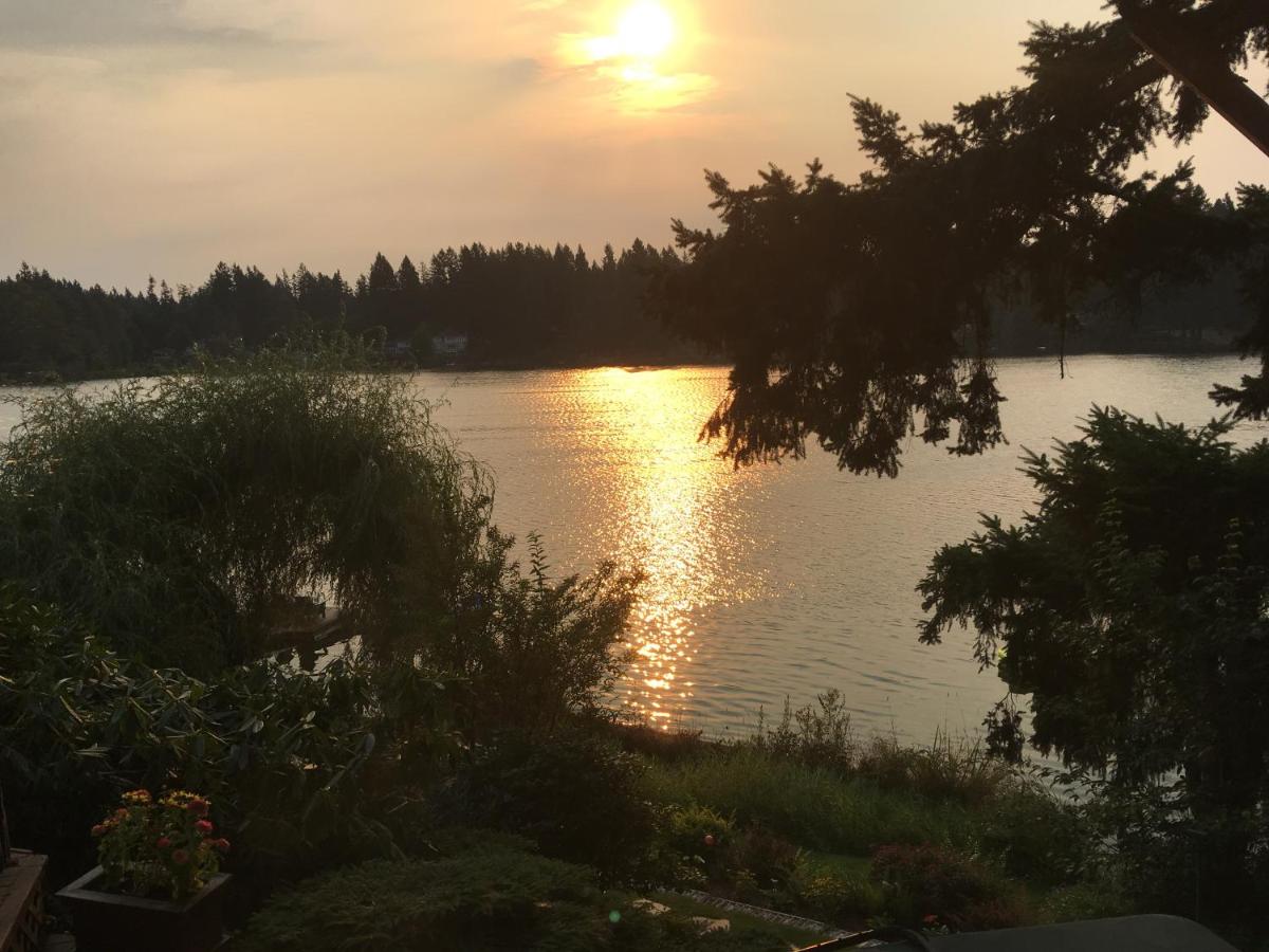 | Cottage Lake Bed and Breakfast