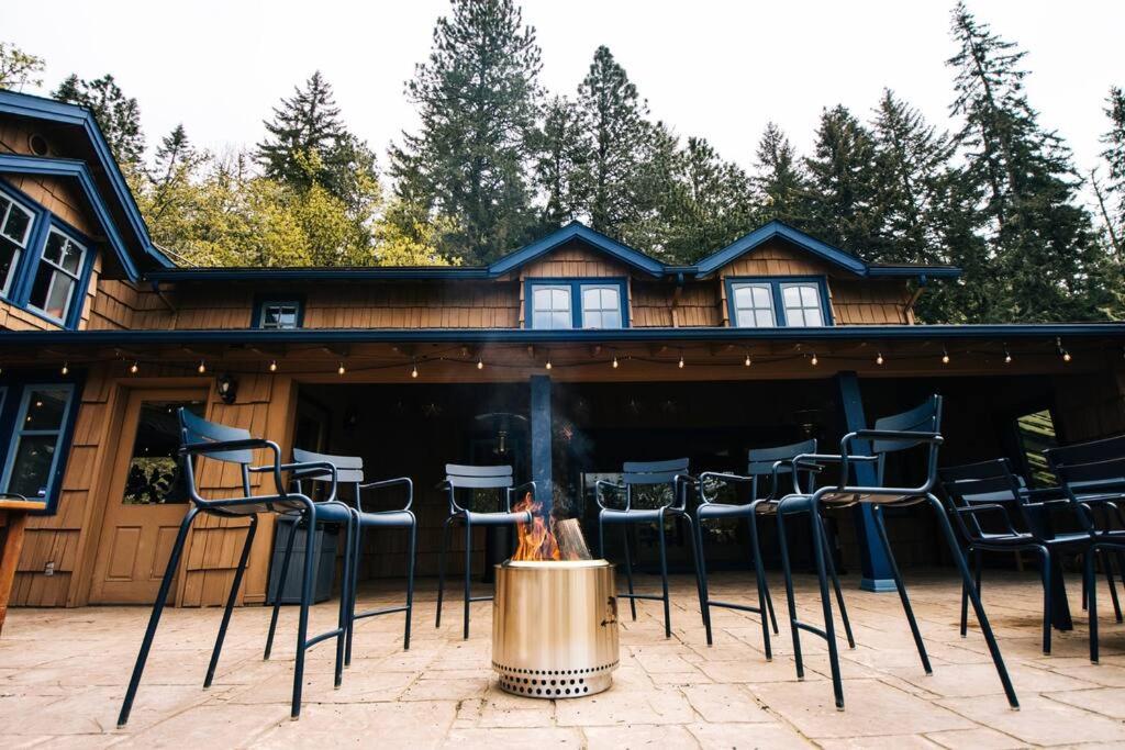 | Mount Tom House