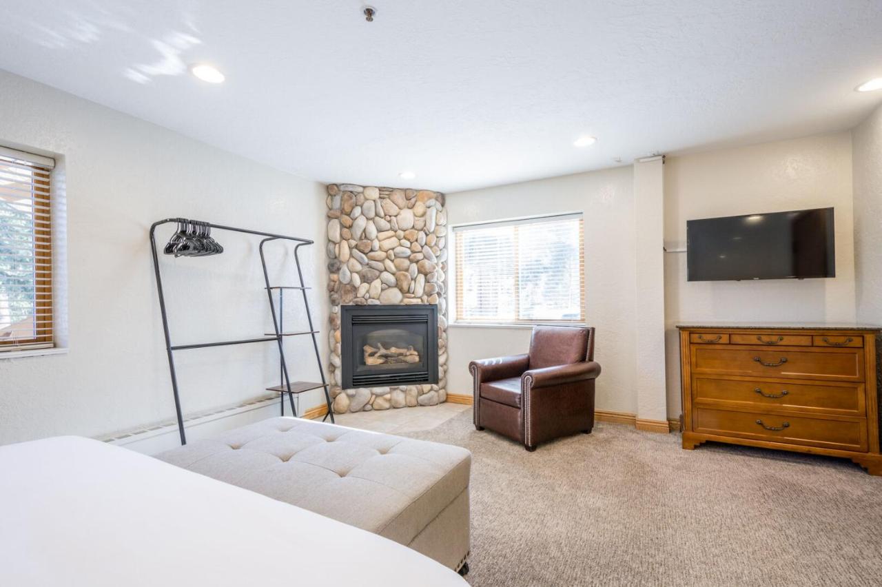 | Powder Hound 1 Bedroom Brighton Chalet