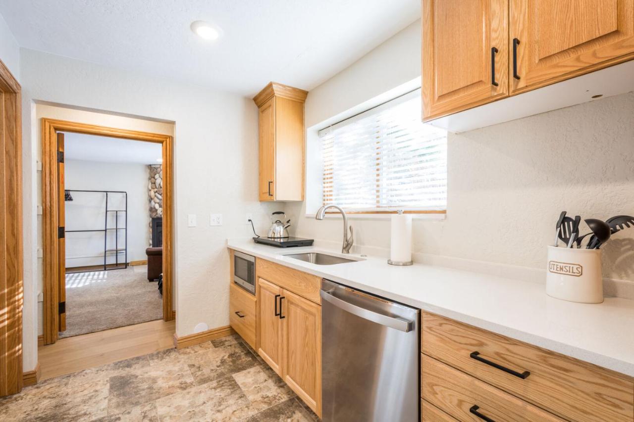 | Powder Hound 1 Bedroom Brighton Chalet