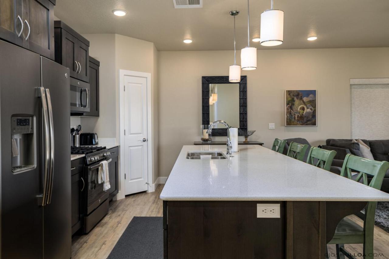 | S301-Hilltop Hideaway-Third Floor 3-bedroom Pool View