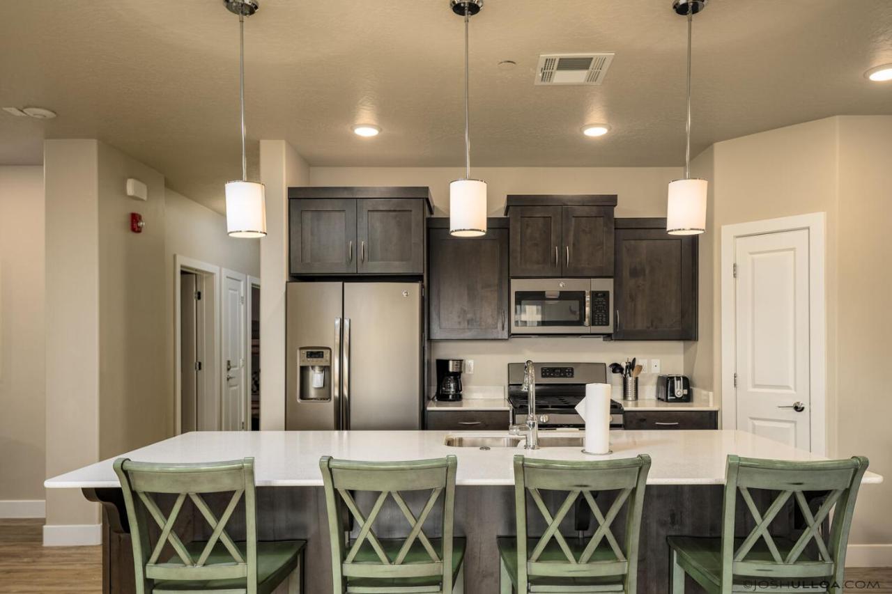  | S301-Hilltop Hideaway-Third Floor 3-bedroom Pool View