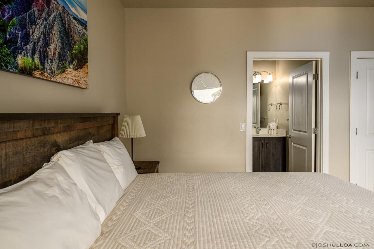 | S301-Hilltop Hideaway-Third Floor 3-bedroom Pool View