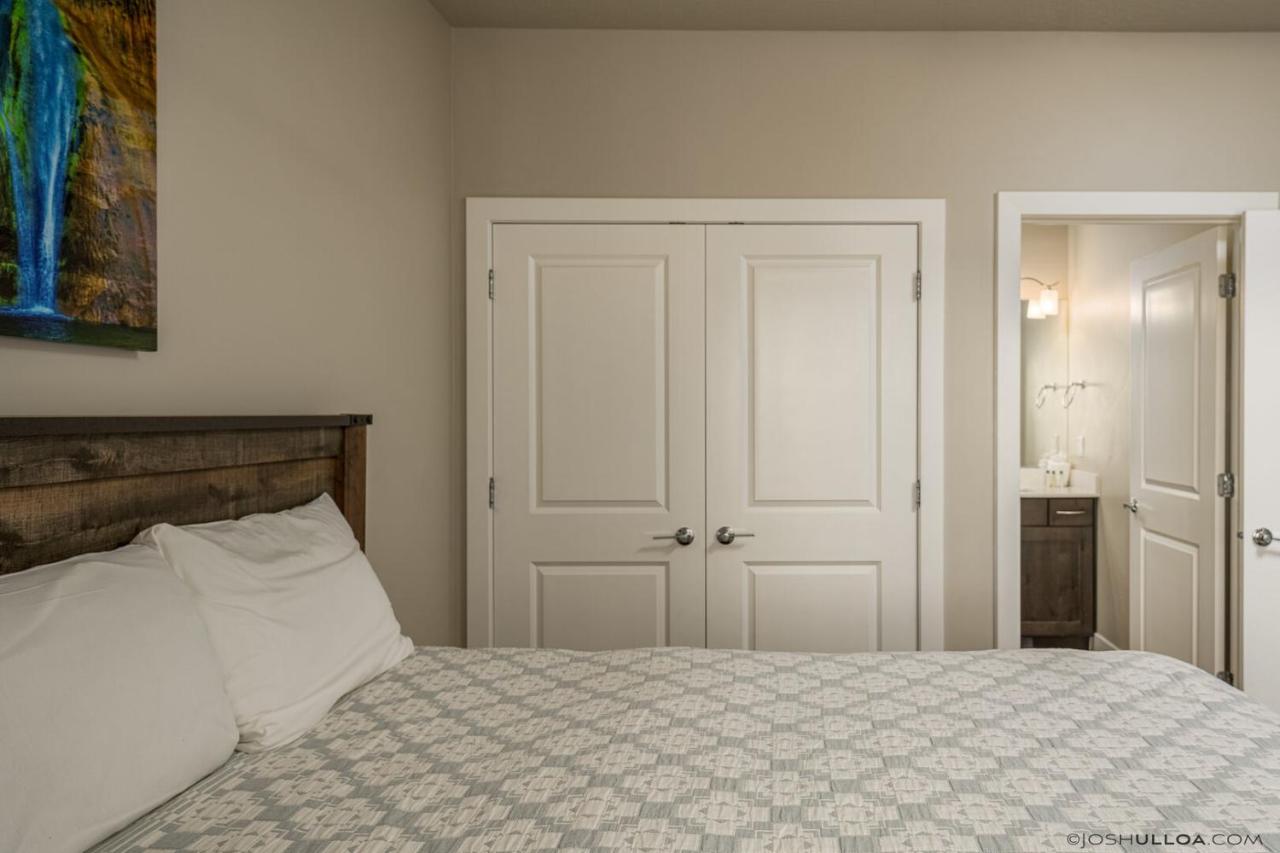 | S301-Hilltop Hideaway-Third Floor 3-bedroom Pool View