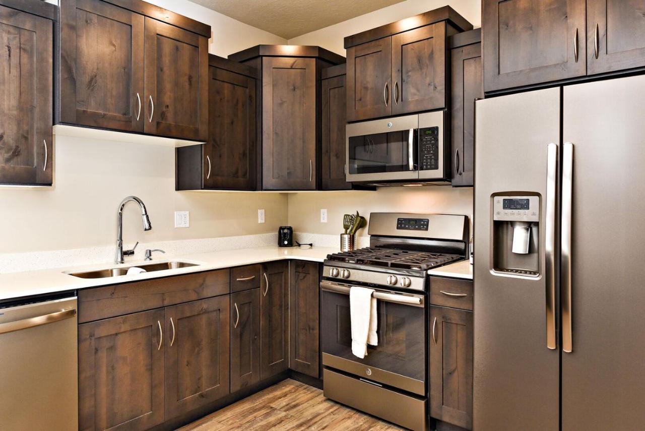 | S302-Snow Canyon Suite-Third Floor 4-bedroom Pool View