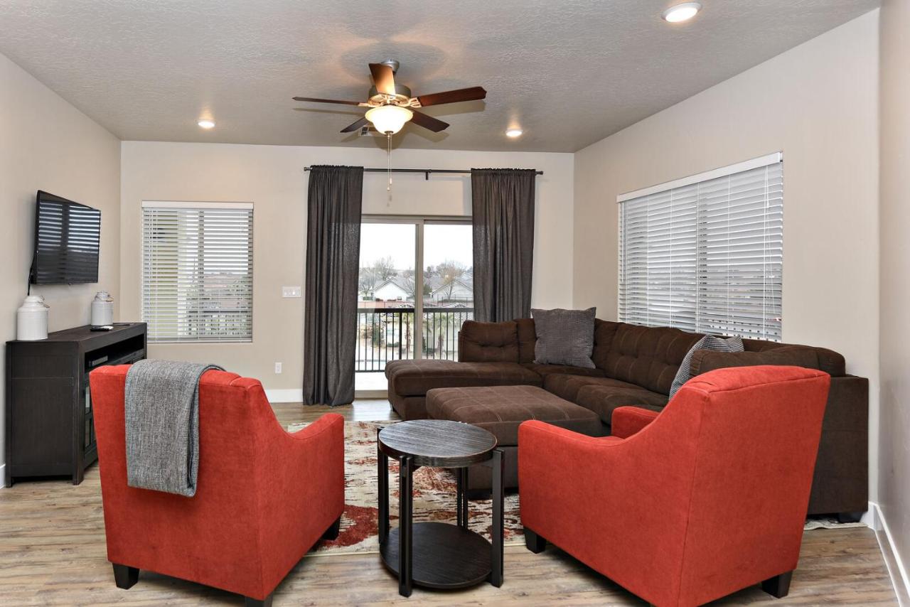 | S302-Snow Canyon Suite-Third Floor 4-bedroom Pool View
