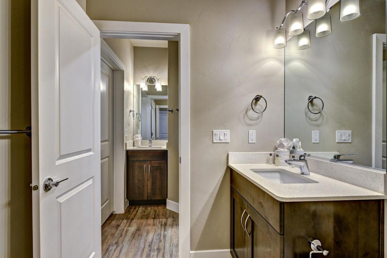  | S302-Snow Canyon Suite-Third Floor 4-bedroom Pool View