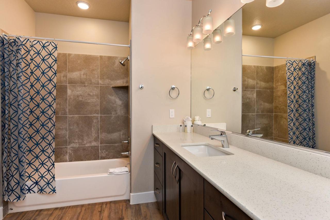 | S302-Snow Canyon Suite-Third Floor 4-bedroom Pool View
