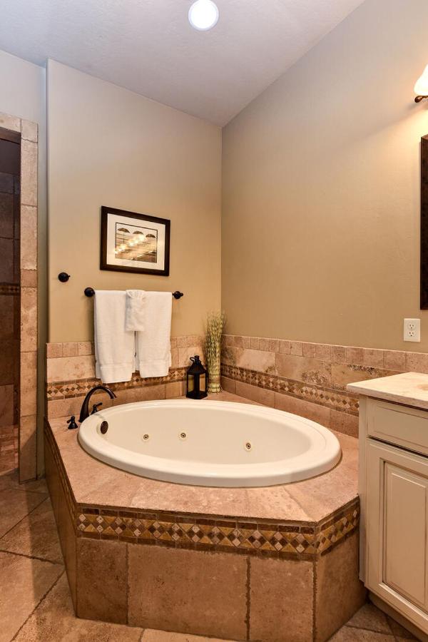  | D6-The Turtle Wall Suite-Ground Floor 2-bedroom Hillside View