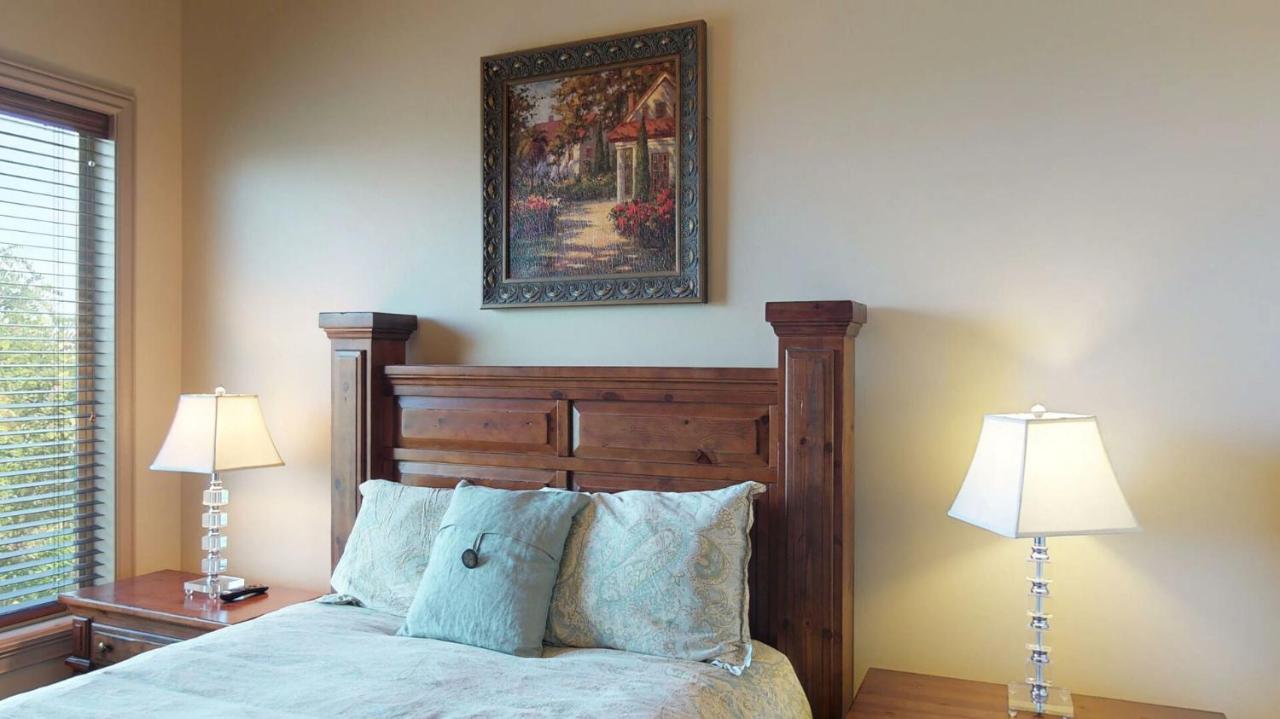 | D13-Amazing Red Cliff View-Third Floor 3-bedroom Sunset View